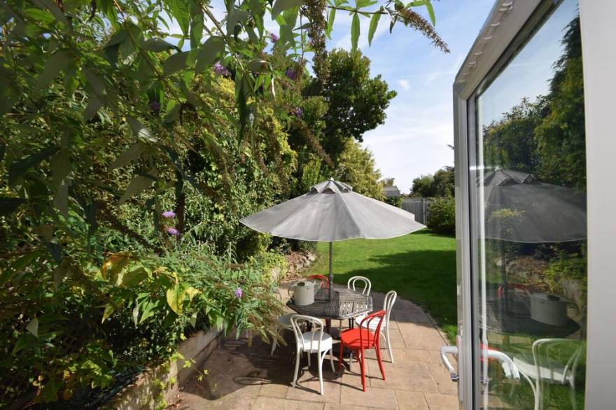 Whyke Cottage , Chichester  -  A Town House That Sleeps 6 Guests  In 3 Bedrooms