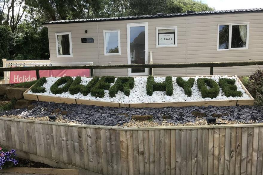 Luxury 2 Bedroom Caravan LG39, Shanklin, Pet Friendly, Central Heating