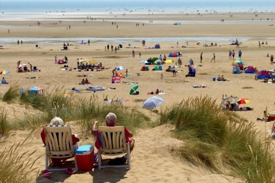 MP768 - Camber Sands Holiday Park - Huge Lodge - Small Dog Friendly - Sleeps 8
