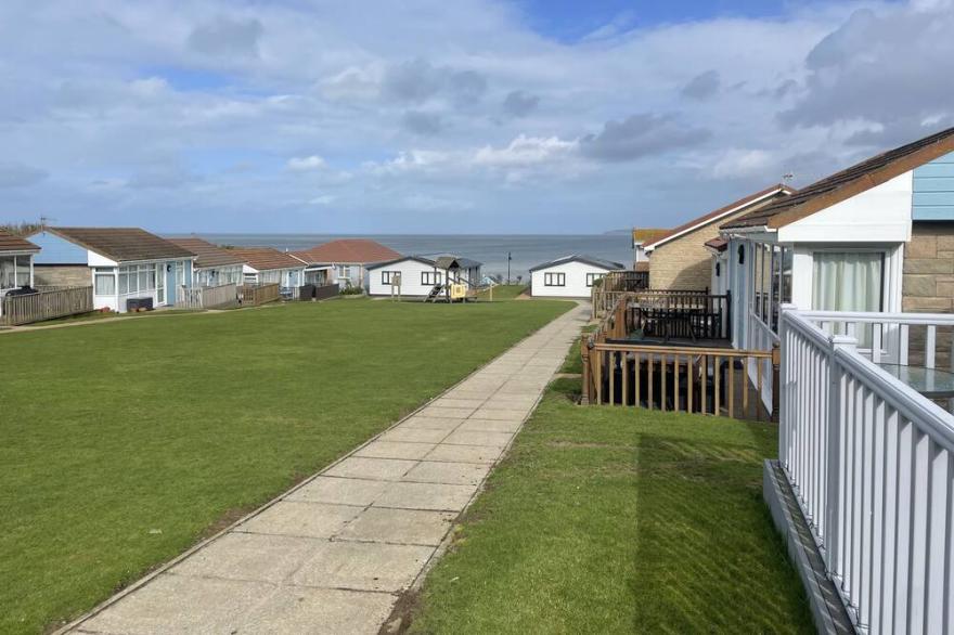 West Facing, 2 Bedroom Beach Cottage On Quiet, Family Friendly Park