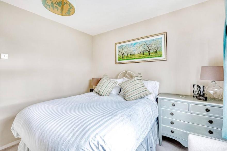 Comfortable Home in Wandsworth by UnderTheDoormat