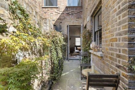 WOO-16 Woodseer · Luxurious Town House with Garden near Brick Lane