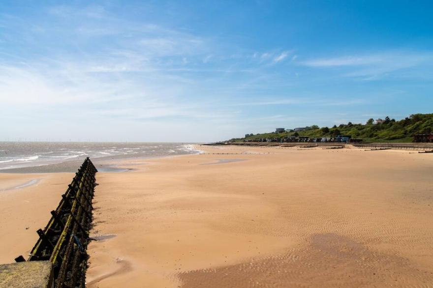 10 berth caravan at Martello Beach near Clacton-on-Sea ref 29005DW