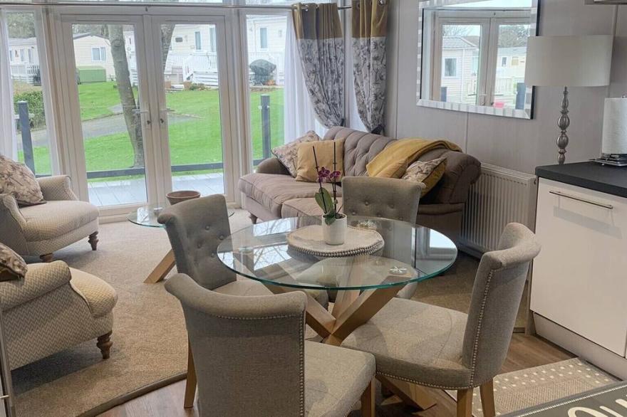 5* Shorefield Country Park Holiday Home