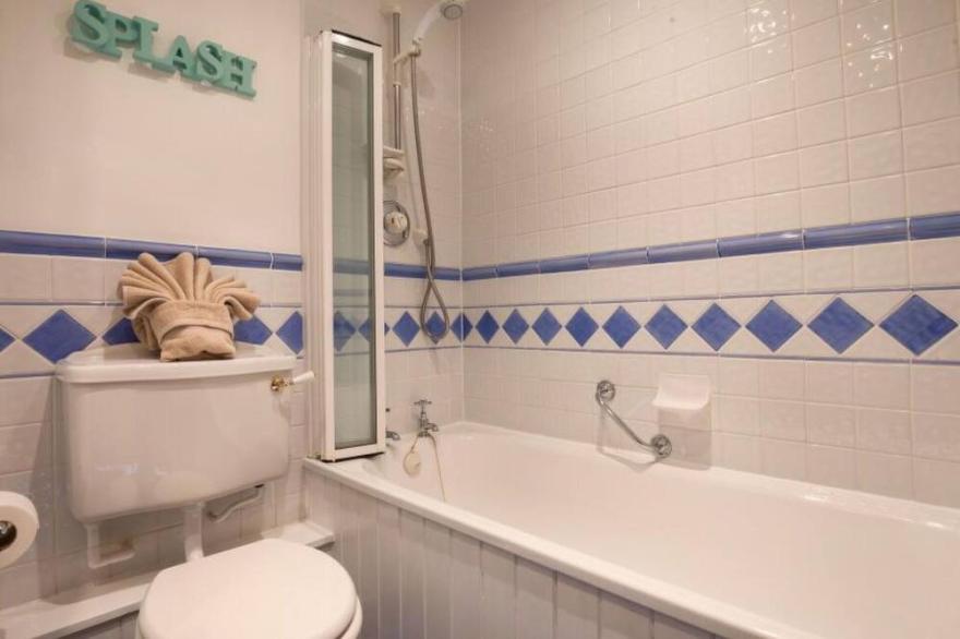Beautiful private villa for 4 guests with WIFI, TV, patio, panoramic view and parking
