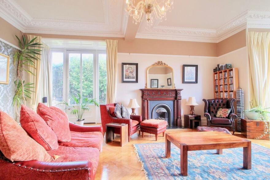 Duneira is an elegant victorian villa with Hot Tub in Rhu, Argyll & Bute