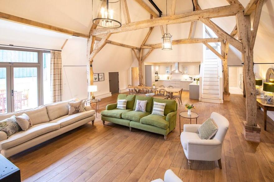 4 bedroom accommodation in Shefford Woodlands Near Hungerford