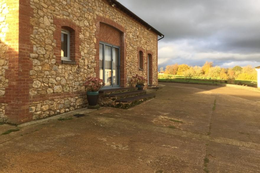 Beautiful Stone Barn in stunning rural Buckinghamshire