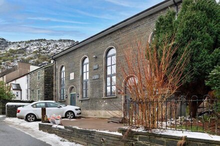 Fantastic Chapel conversion - ideal for families and friends!