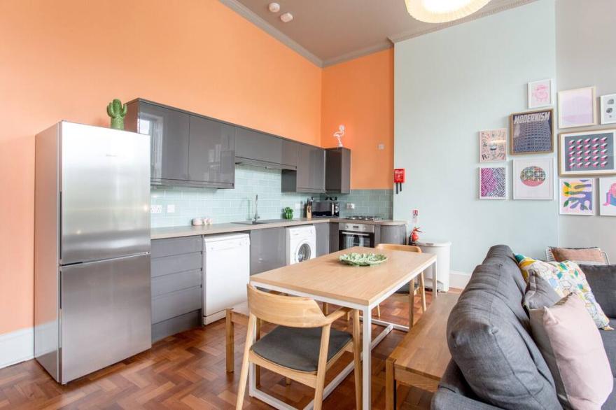 ALTIDO Modern 4-bed flat in the city centre