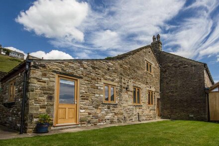 High Peak converted barn with private garden and stunning views