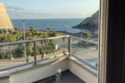 Ilfracombe - Stunning Seaside 2 BED First Floor Apartment With SEA Views