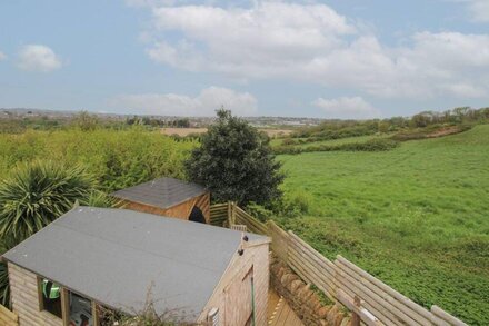 BLUE WATERS, romantic, with a garden in Weymouth