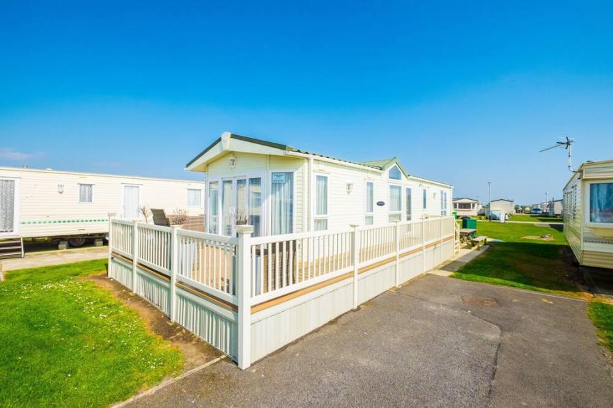 SP143 Mini Lodge - Camber Sands Holiday Park - Sleeps 6 - Bath - Dishwasher - Private Parking