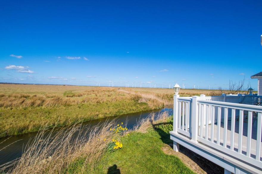 MP510 - Camber Sands Holiday Park - 3 Bed / Sleeps 8 - Gated Deck - Amazing Marsh Views