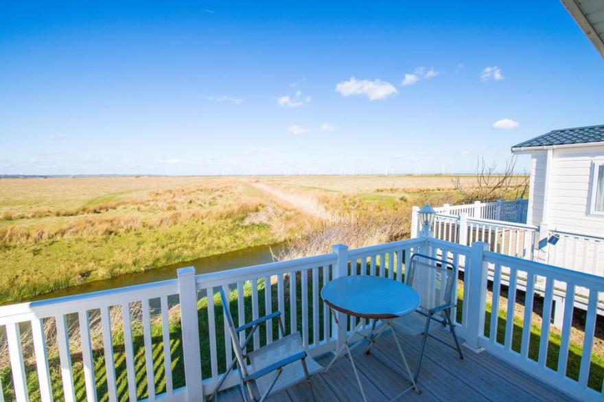 MP510 - Camber Sands Holiday Park - 3 Bed / Sleeps 8 - Gated Deck - Amazing Marsh Views