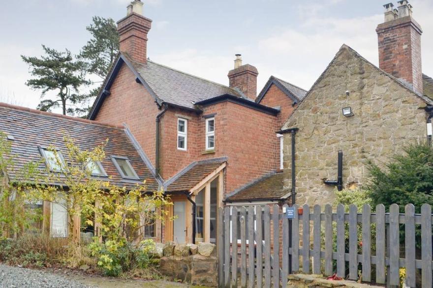 5 Bedroom Accommodation In Aston On Clun, Near Craven Arms