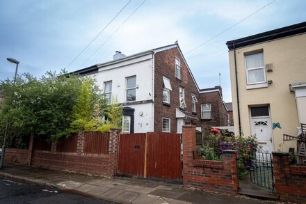 Large and spacious 5 bedroom house in the heart of Liverpool