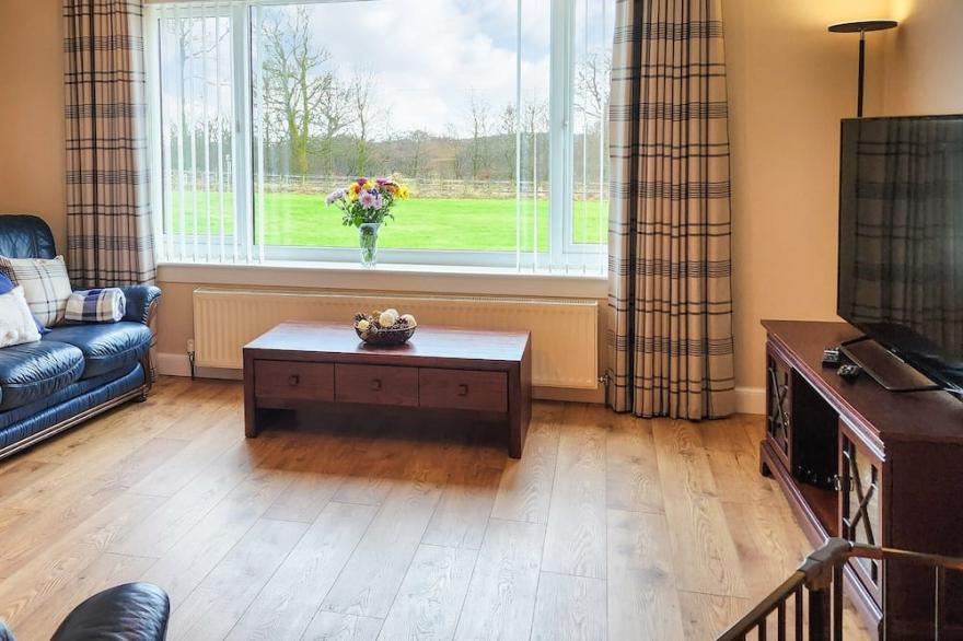 3 bedroom accommodation in Plains, near Glasgow
