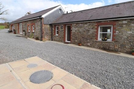 SEWIN COTTAGE, pet friendly, character holiday cottage in Llandeilo