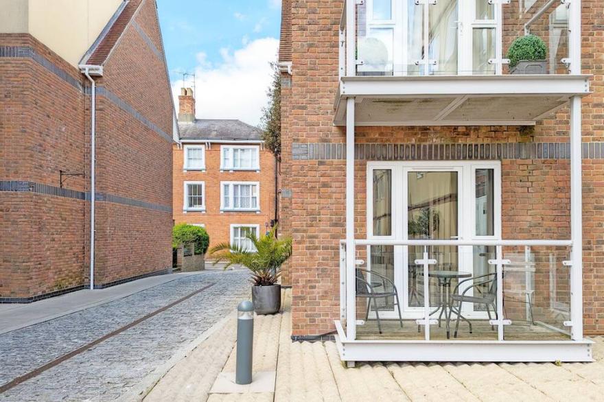 Roman Quarter , Chichester  -  A Flat That Sleeps 4 Guests  In 2 Bedrooms