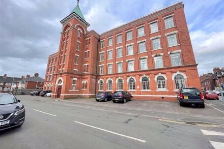 Historic 2 bedroom mill in Leek Town Centre with off street parking.