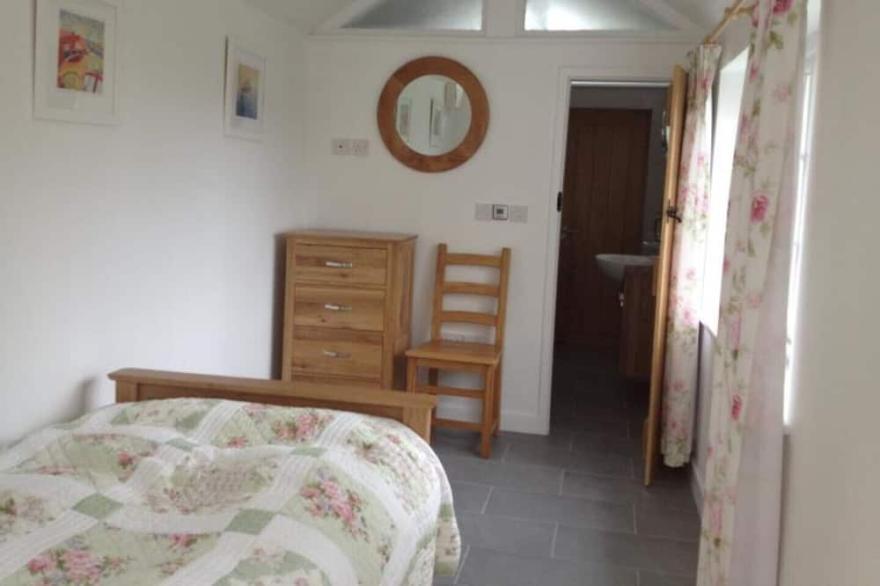 Cosy modernised Cornish Cottage 3 mins from the beach
