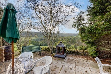 Family Country Cottage with a private Valley View