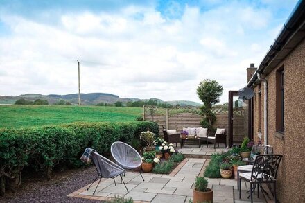 Woodend cottage. Stylish idyllic getaway.