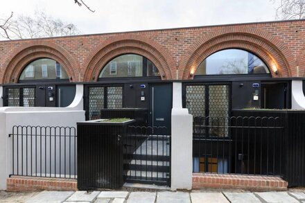 Arches 1 - 4 bedroom mews house