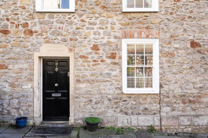 Charming Two Bedroom Cosy Cottage In Clifton