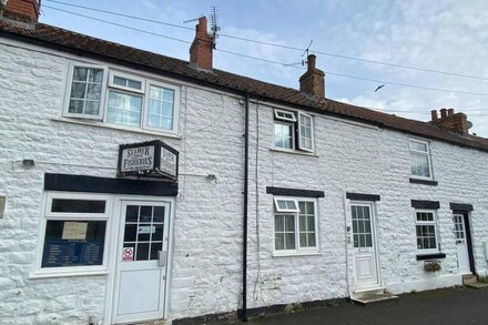 3 Bedroom Cottage, Sleeps 5 village location