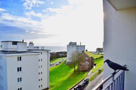 Lovely 2 Bedroom Apartment with Balcony and Sea views