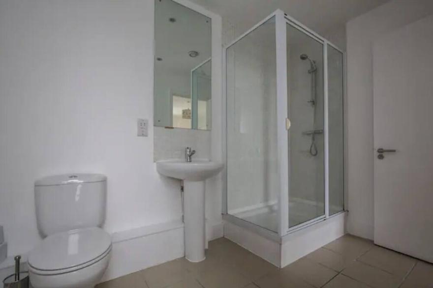 Best Liverpool City Centre Location Apartment with Parking