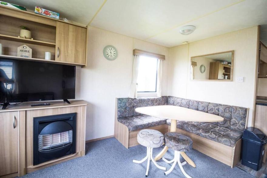 8 berth caravan at Highfield Grange in Essex ref 26267E