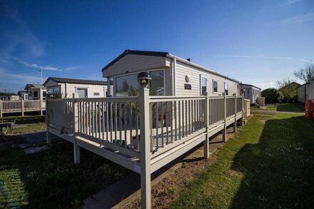 Lovely caravan for hire nearby Scratby beach in Norfolk ref 50045L