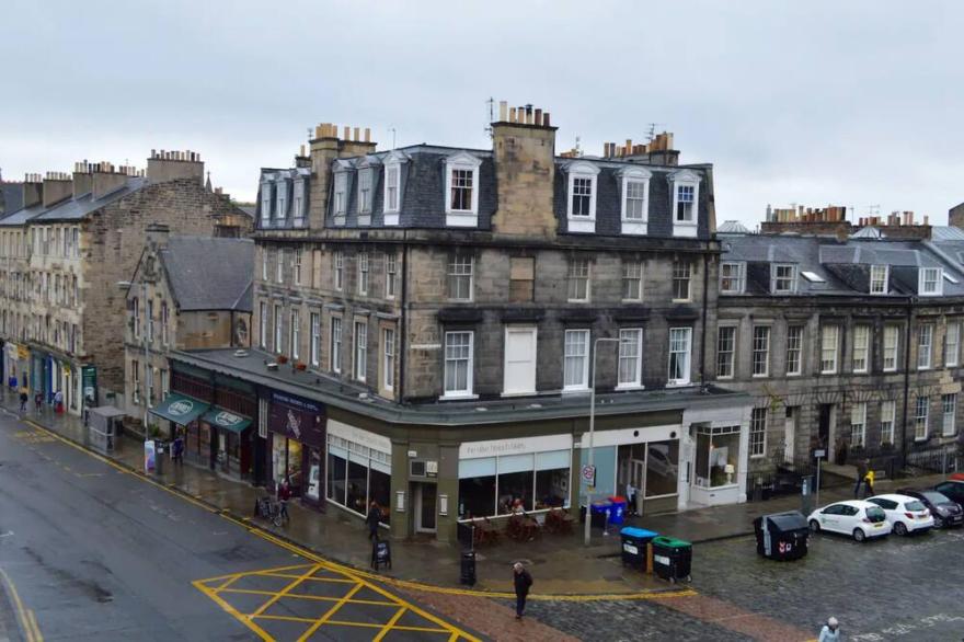 Large Central Edinburgh New Town Flat