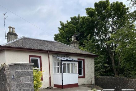 Broughty cottage with garden and drive