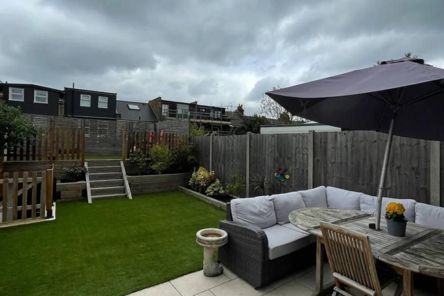 Beautiful & Stylish 4BD Family Home - Wimbledon