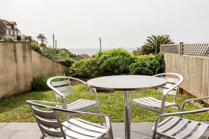 PEBBLES, country holiday cottage, with a garden in Downderry