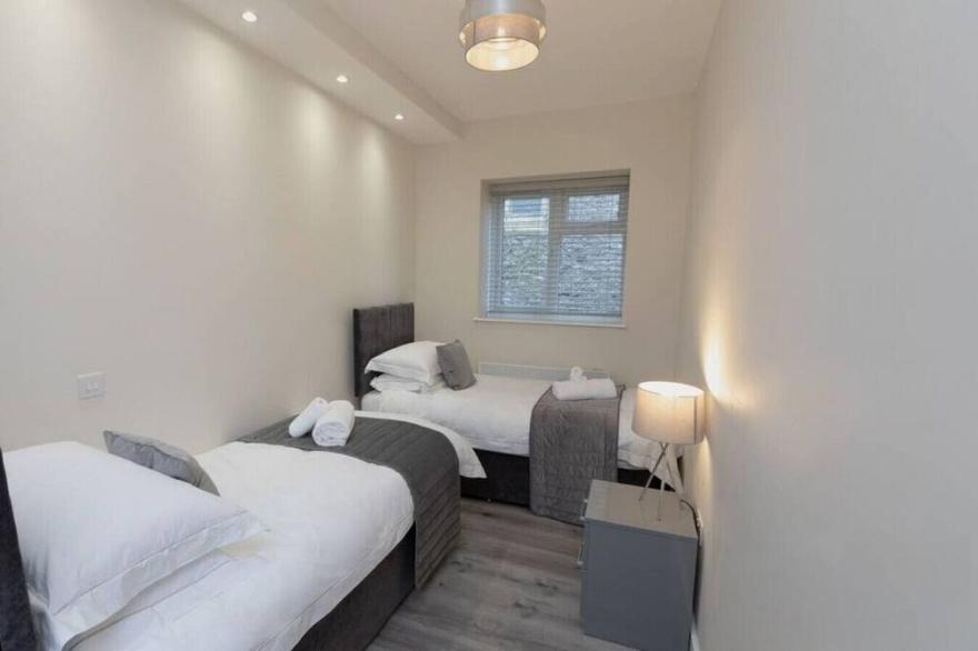 Harri Tudor 1 · Modern Apartment near Castle. Escape, Relax, Enjoy