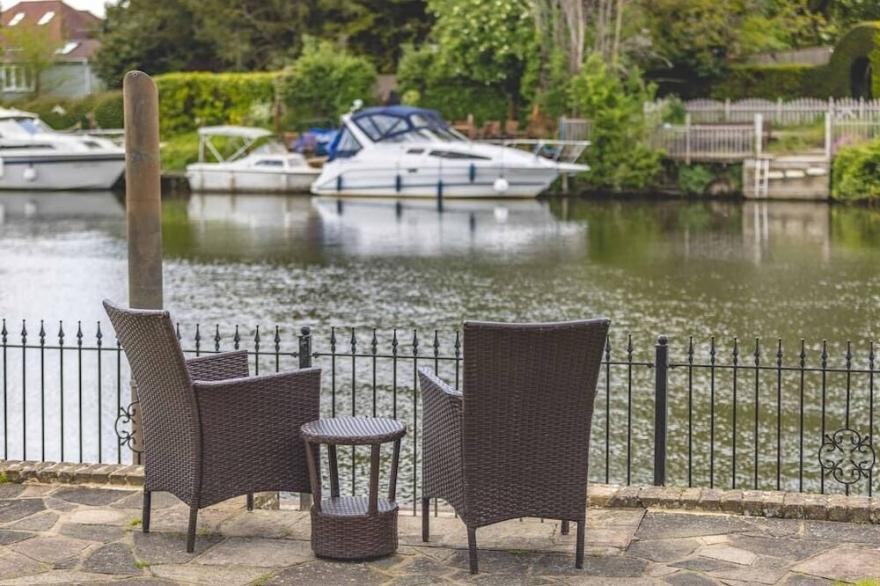 Riverside Bliss: 4-Bed Detached Home With Hot Tub