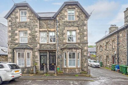 Arran Villas · Character Townhouse in Town Centre & Superb Views