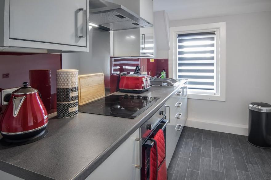 New Luxury Seaview Apt3 Free Parking, Special Deal