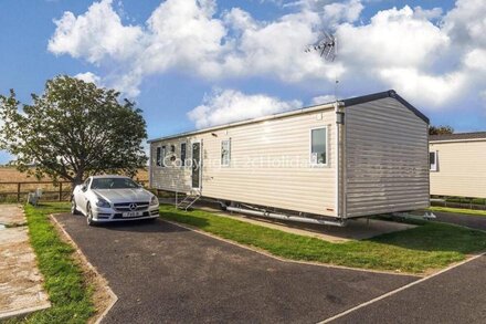 6 berth caravan for hire at Seawick Holiday Park by the beach ref 27011HV