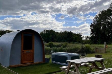 Romantic Riverside Pod with Private Hot Tub