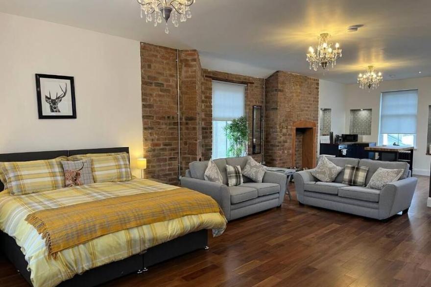 The Bards Loft - Studio Apartment Based In The Centre Of Ayr