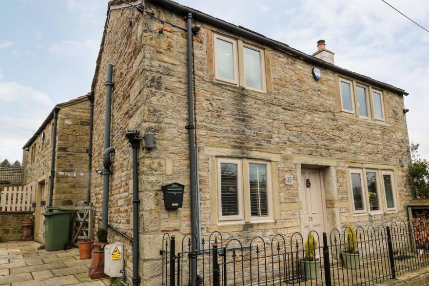 APRICOT COTTAGE, Pet Friendly, Character Holiday Cottage In Holmfirth