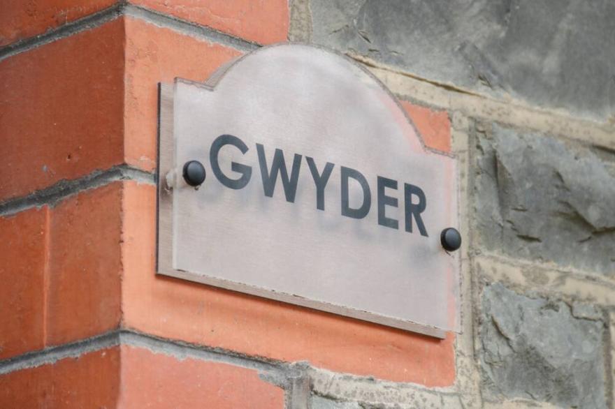 GWYDER, Pet Friendly, Country Holiday Cottage In Penmaenmawr