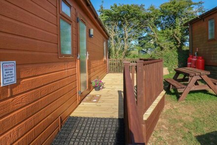 DAFFODIL LODGE, pet friendly in Ilfracombe